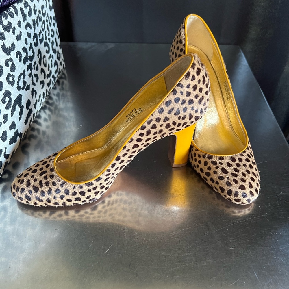Leopard pumps